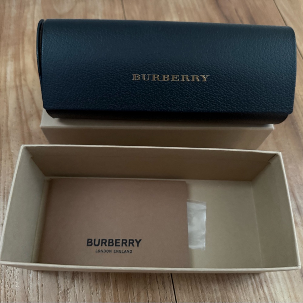 Burberry Lavender Women's Sunglasses - Picture 12 of 12